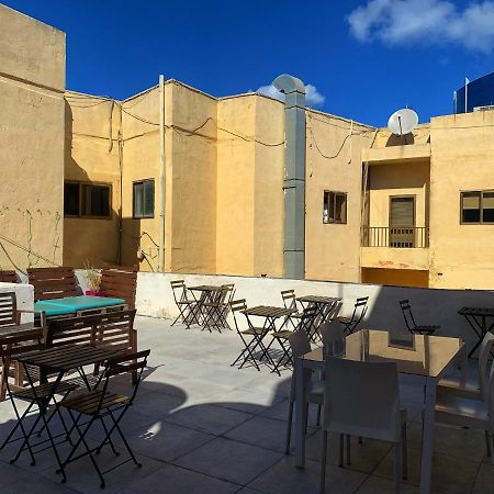 Metropole Budget Hostel Saint Julian's Exterior photo