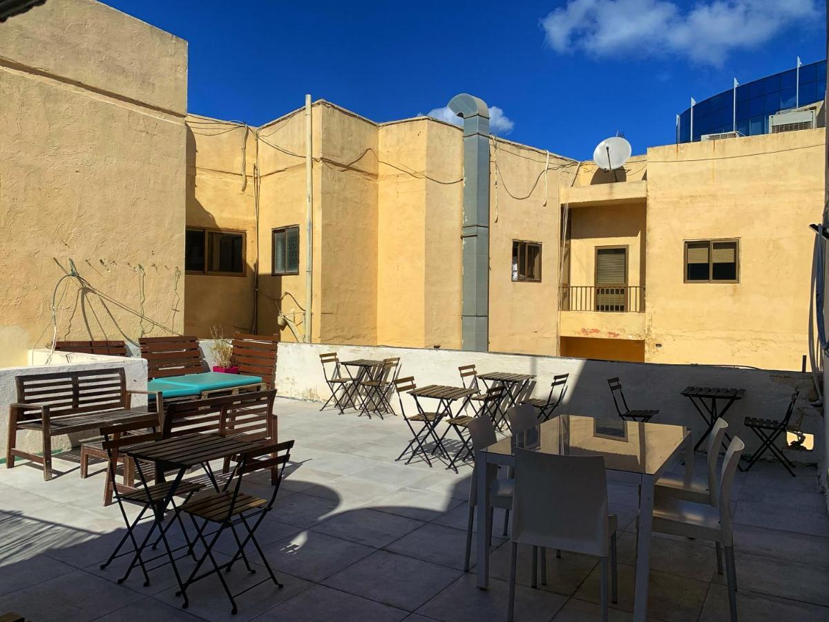 Metropole Budget Hostel Saint Julian's Exterior photo